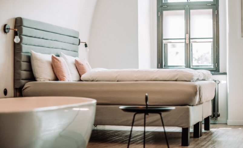 In today’s fast-evolving travel landscape, guests expect more than just a place to stay they seek experiences that combine comfort, convenience, and character. Leonardo Hotels has positioned itself at the forefront of this shift, offering a dynamic portfolio of properties that cater to both business and leisure travelers across the globe.